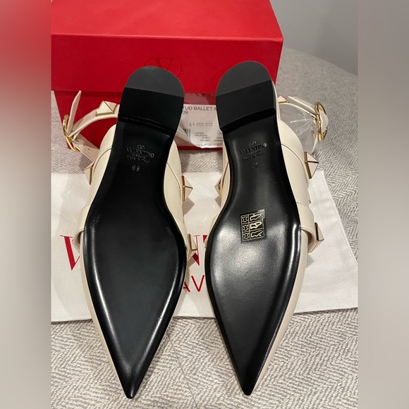 Valentino Garavani Women's Roman Stud Ballet Flats size 38 color Bone - Picture 6 of 8